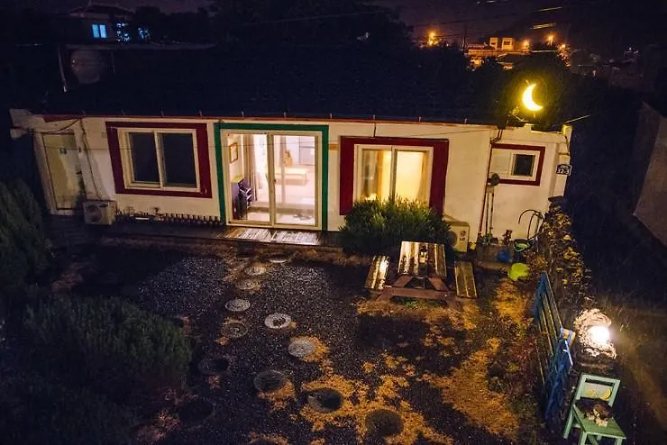 Jeju Daljip Guesthouse 2*,